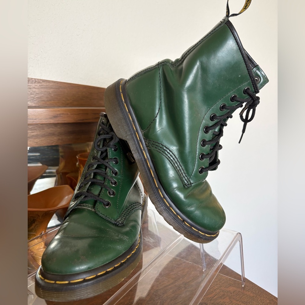 Doc Martens 1460 smooth leather green boots women size 7. - Picture 2 of 15